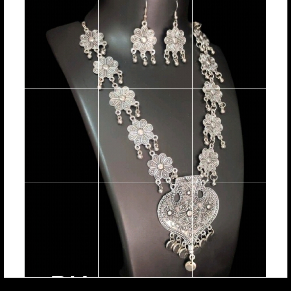 Necklace with earrings